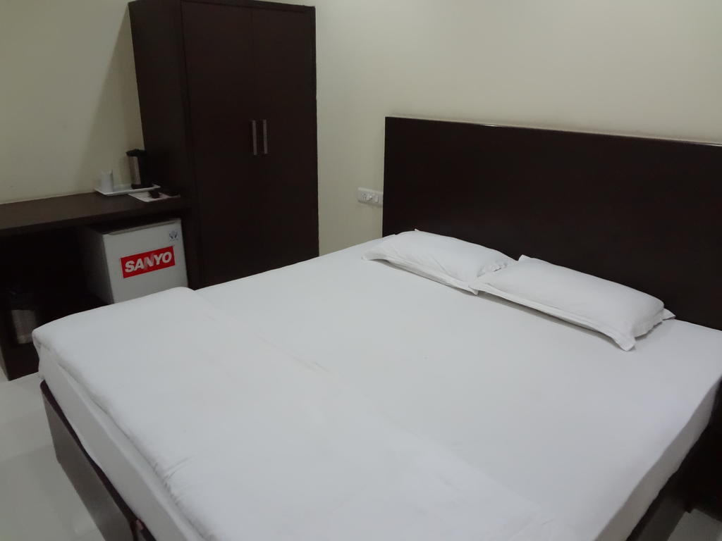 Hotel Siam International Delhi  Bagian luar foto