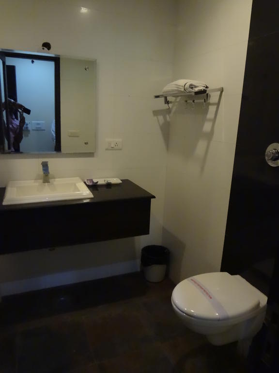 Hotel Siam International Delhi  Bagian luar foto
