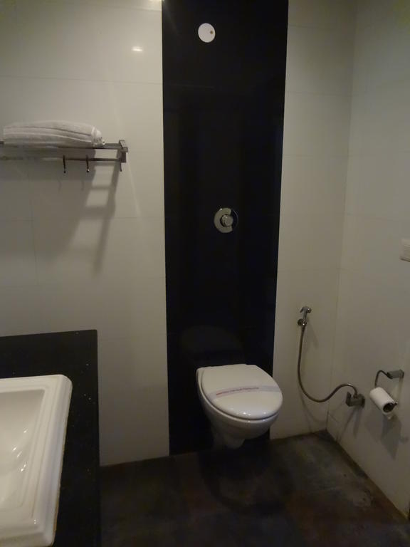 Hotel Siam International Delhi  Bagian luar foto
