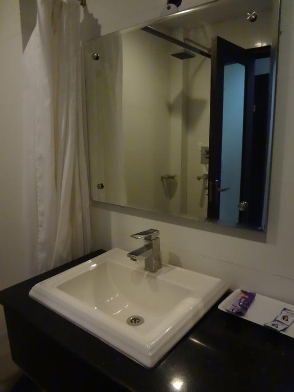 Hotel Siam International Delhi  Bagian luar foto