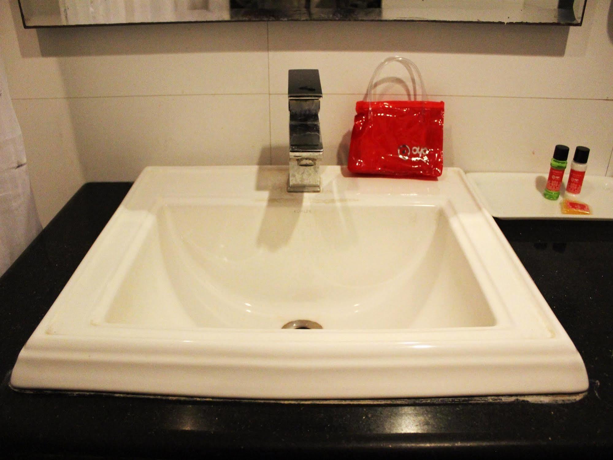 Hotel Siam International Delhi  Bagian luar foto