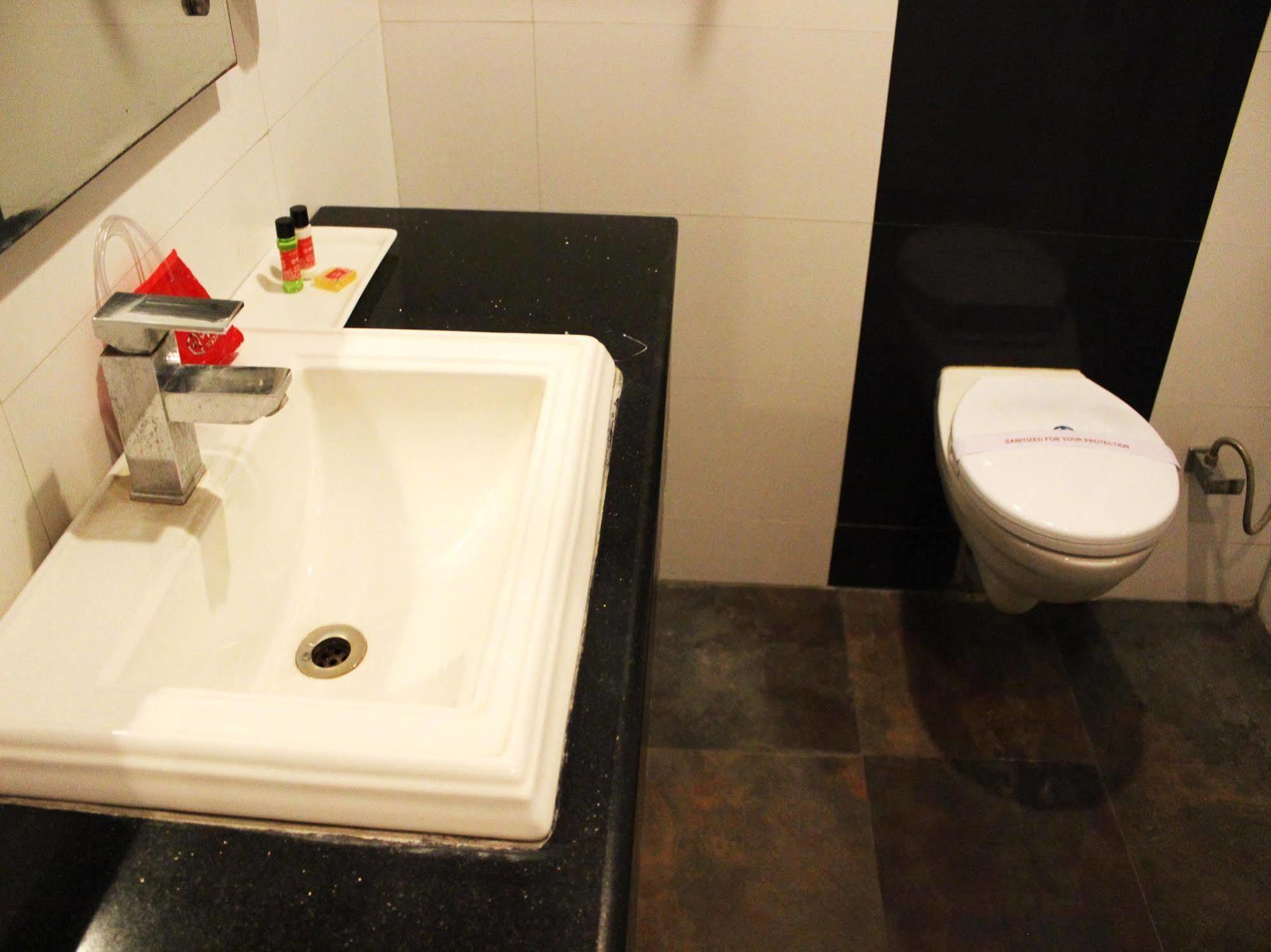 Hotel Siam International Delhi  Bagian luar foto