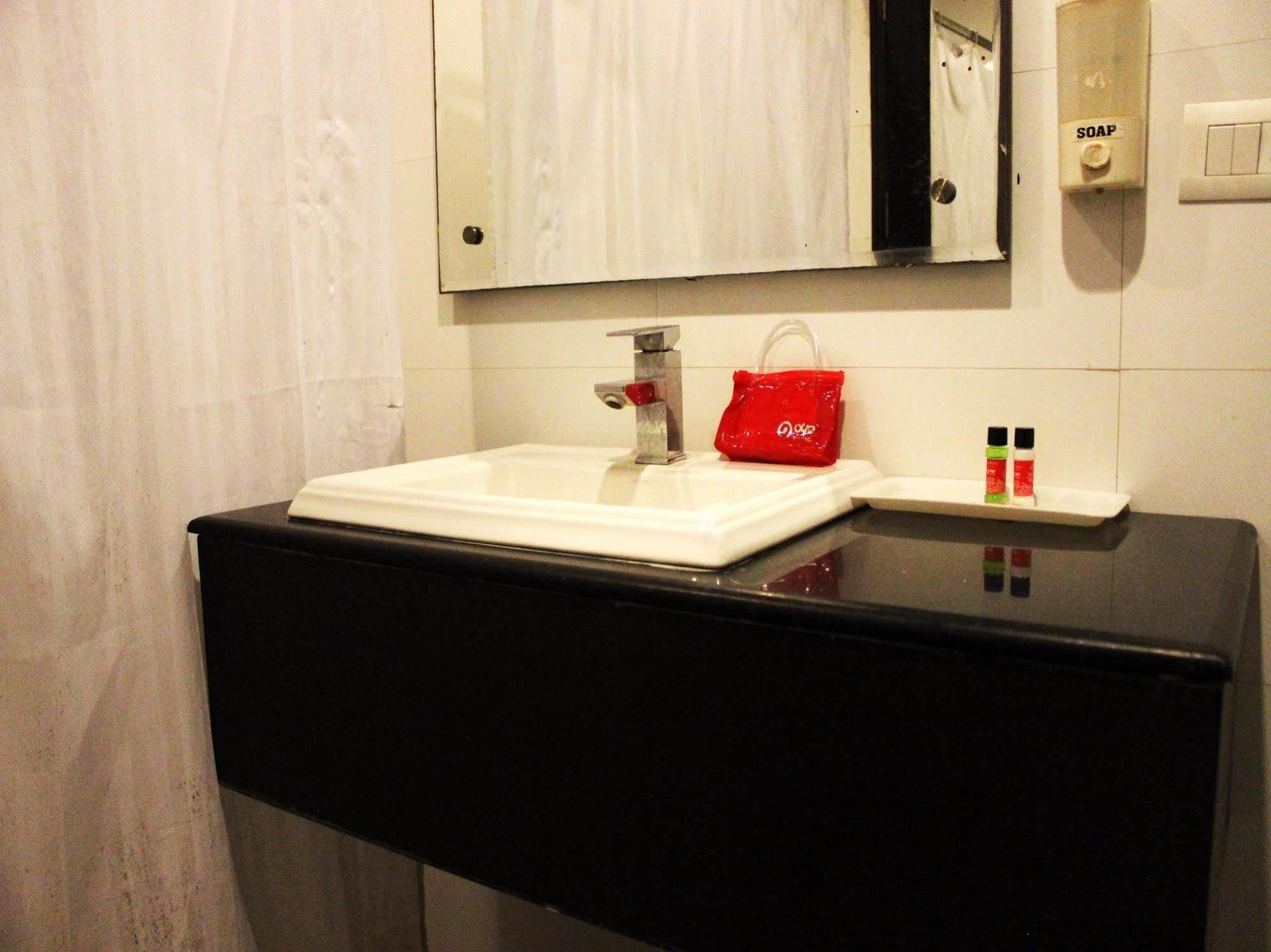 Hotel Siam International Delhi  Bagian luar foto