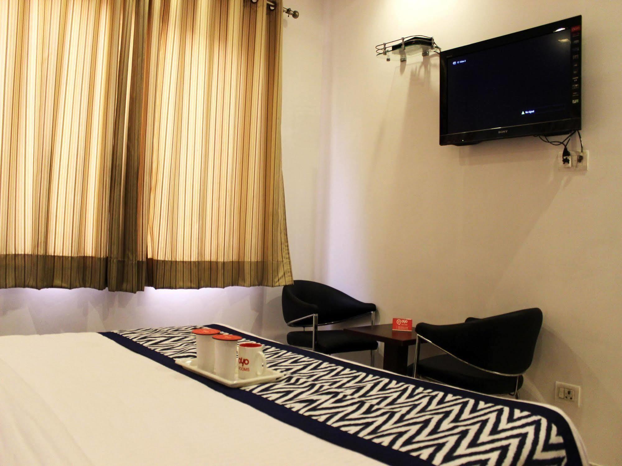 Hotel Siam International Delhi  Bagian luar foto
