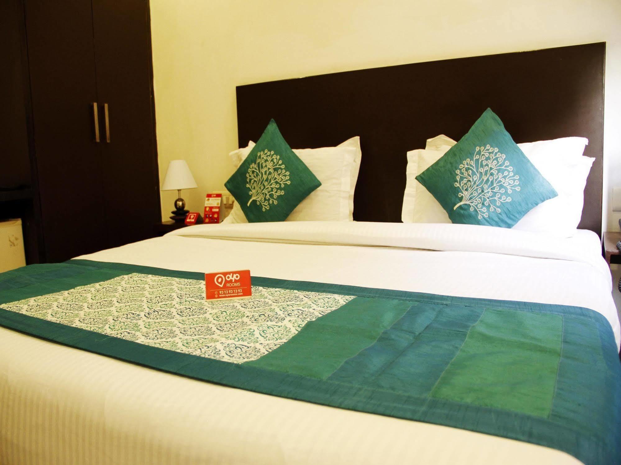Hotel Siam International Delhi  Bagian luar foto